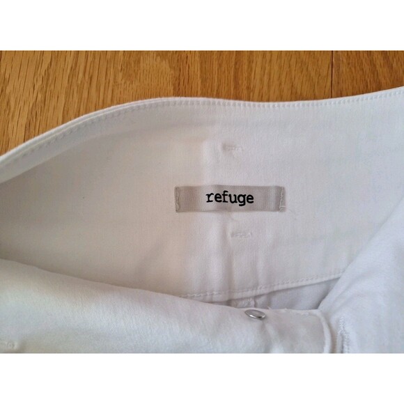 REFUGE Stretch Jean Shorts Women's size 2 White Stretch Cuffed Short-Shorts EC - Picture 5 of 5